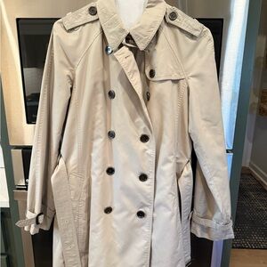Burberry Women's Beige Double-Breasted Trench Coat US14